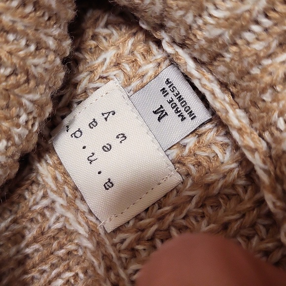 Andeaway Large Knit Tan Sweater Loose Turtleneck - Picture 5 of 7